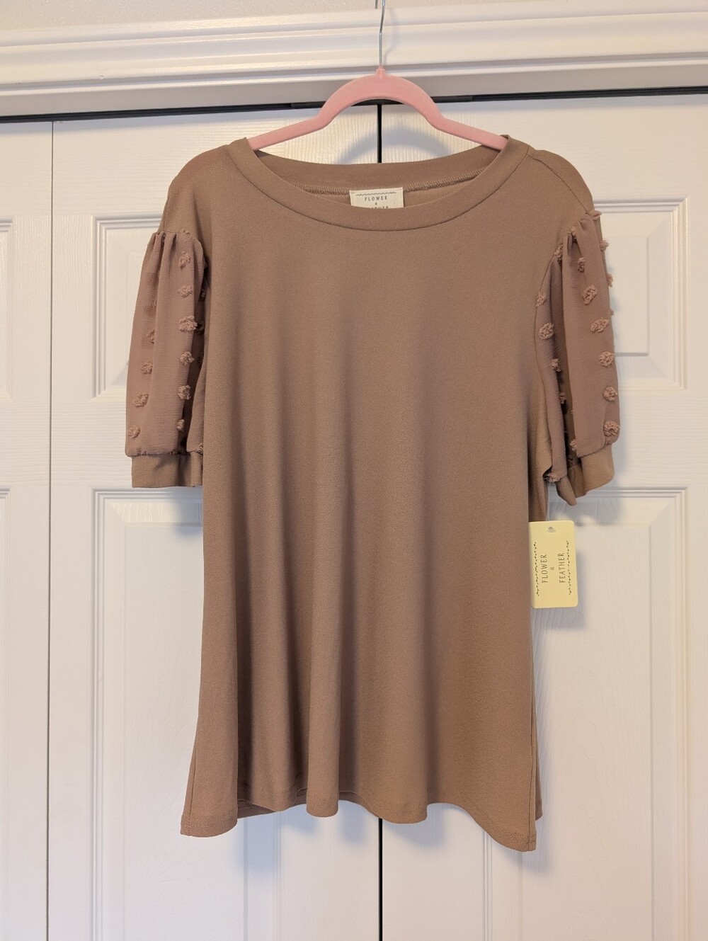 NWT flower And Feather Taupe Swiss Dot Short Sleeve Blouse 3x
